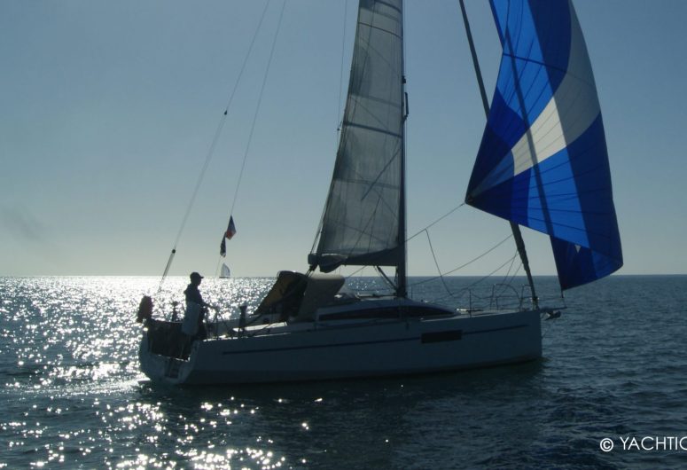 RM 970 totem sous spi  – Yachtig